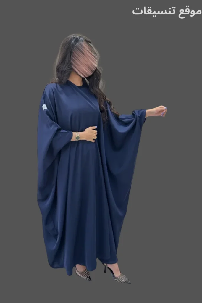 عباية بشت نسائية بلون كحلي داكن وقصة واسعة مريحة لإطلالة يومية أنيقة.