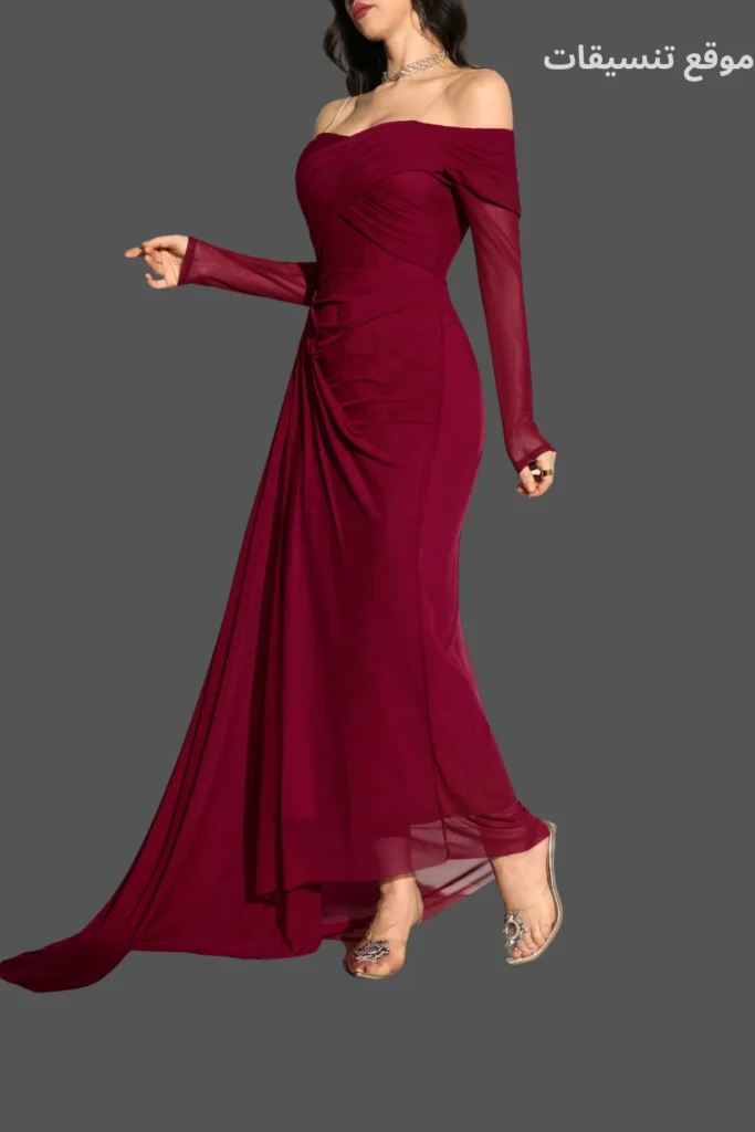 فستان سهرة ناعم لون أحمر توتي أكتاف مكشوفة مع أكمام مش ولايكرا وقصة درابيه جانبية.