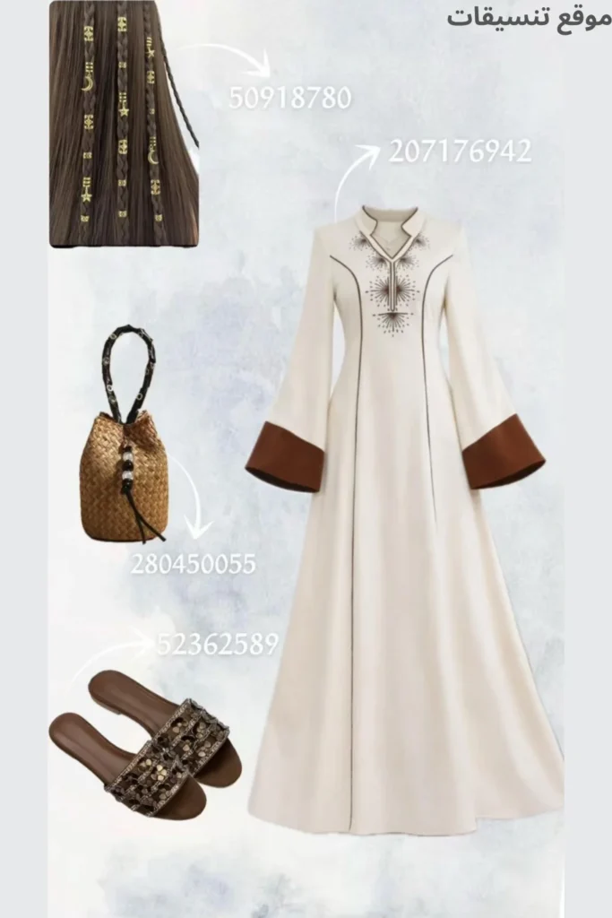 تنسيق جلابية باللون الأوف وايت مع أطراف أكمام بنية عريضة وتحديد طولي، حقيبة قش عصرية، وصندل بني مسطح، مع تسريحة شعر بضفائر.